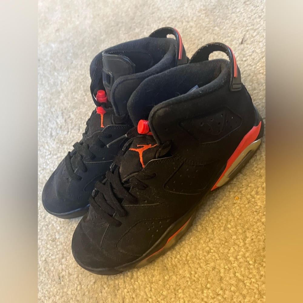 Jordan’s they are a 5.5 youth🍊🍊💐💐💐💐💐